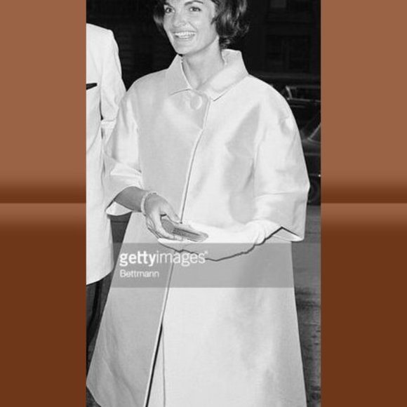 1950s Champagne Silk Satin Jacquard Opera Coat - Picture 6 of 7